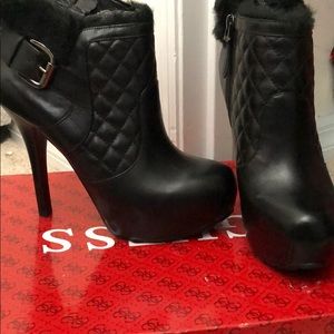 Guess Omelda black leather booties